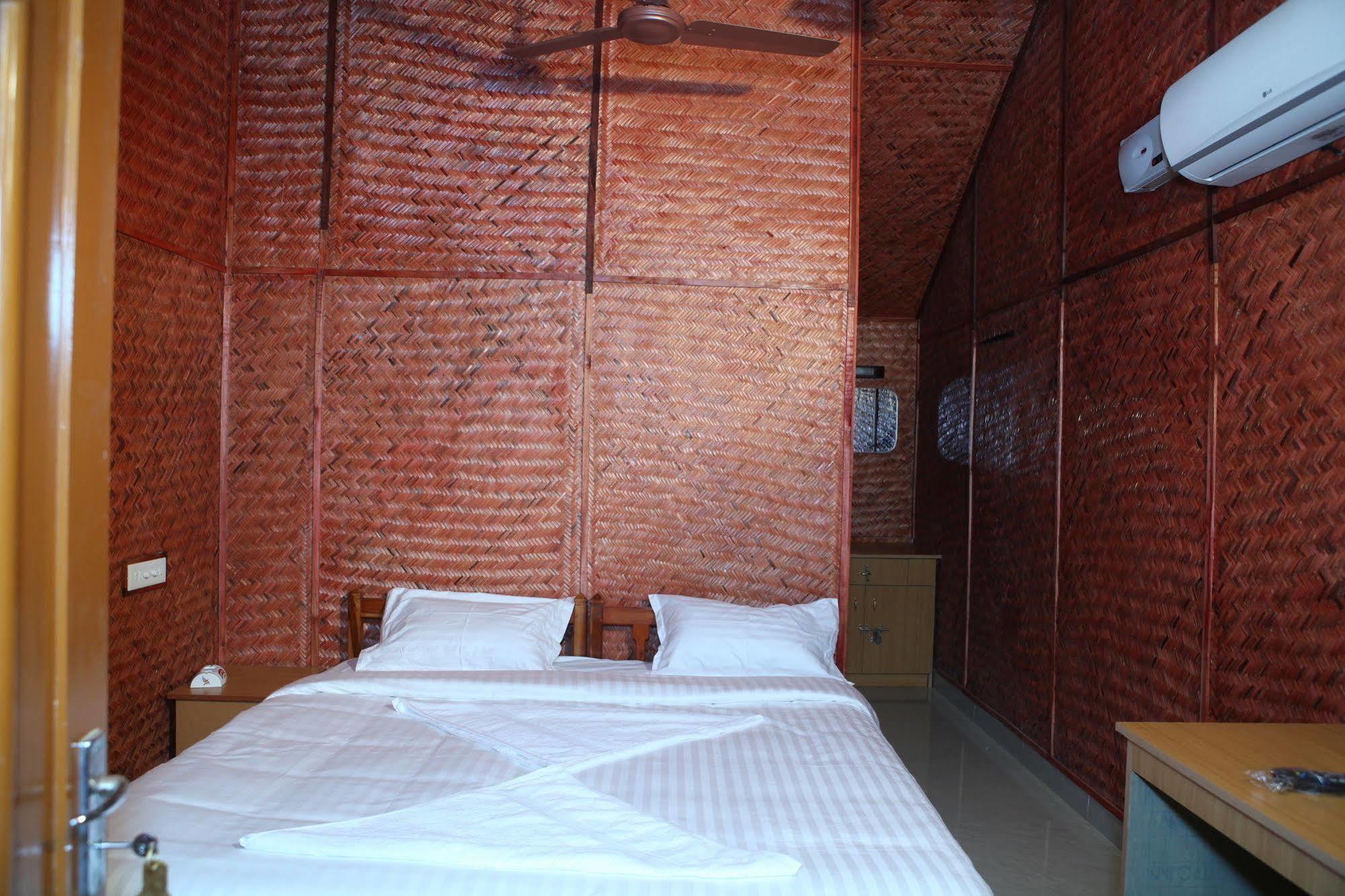 Savithri Inn Bamboo Cottages & Resorts Varkala Exteriör bild